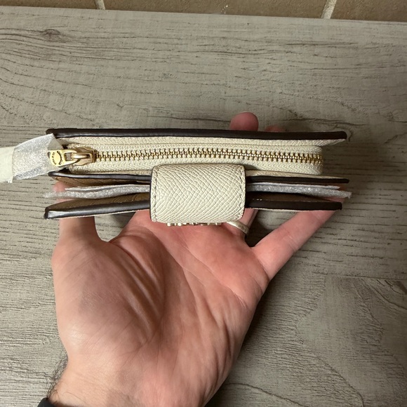 Coach Cream Women's Wallet - Picture 3 of 7